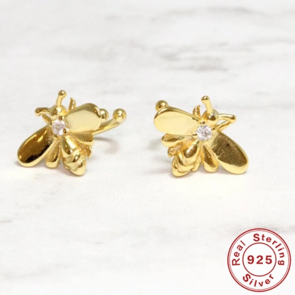 NEW Dainty Diamond Bee Ear Cuff 🐝 - Picture 2 of 7